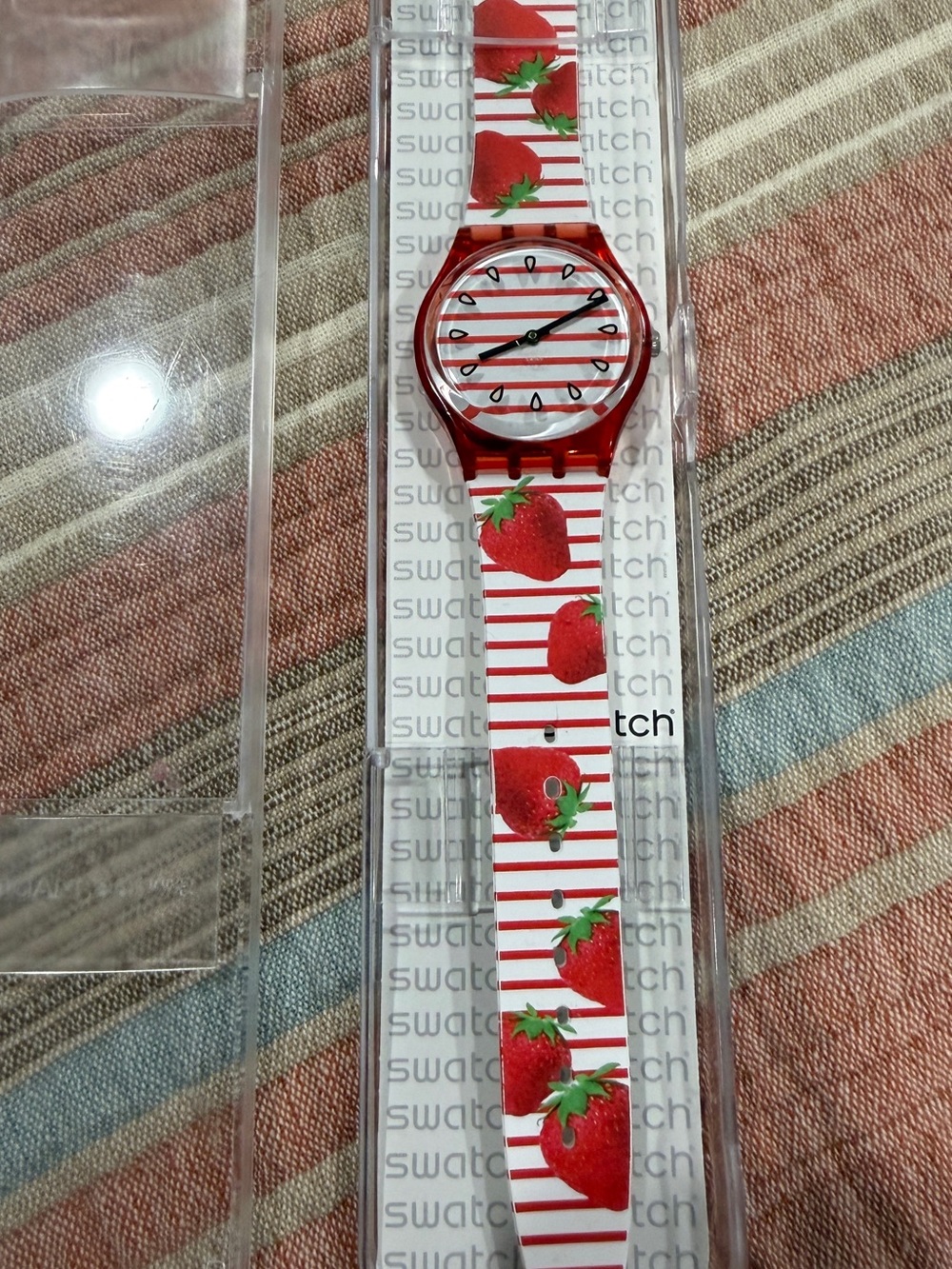 Swiss Swatch Originals TOILE FRAISEE Strawberry Red White Watch GR177 34MM
